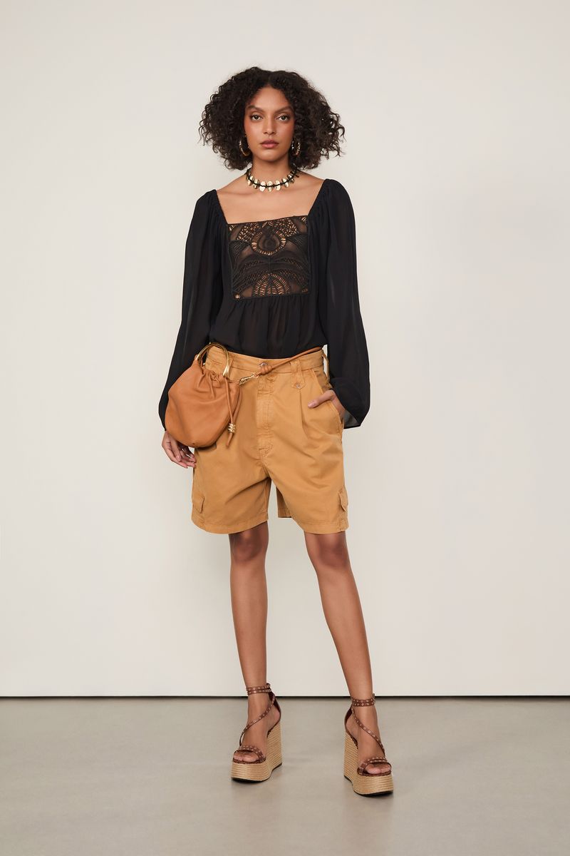 Blusa De Georgette Pesado Manga Ampla Preta Com Pala De Renda