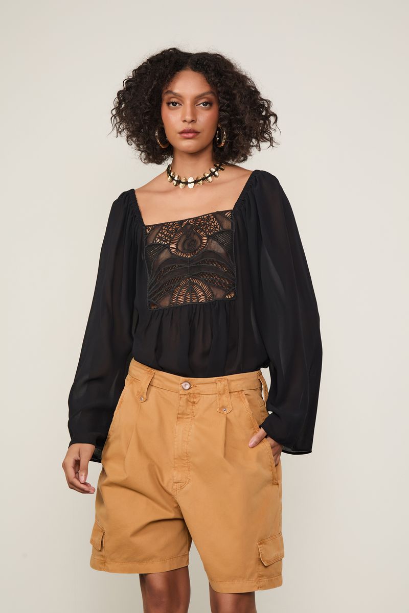Blusa De Georgette Pesado Manga Ampla Preta Com Pala De Renda