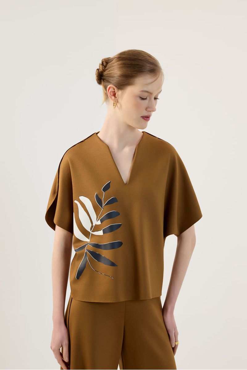 Blusa decote silk folhas bicolor caramelo