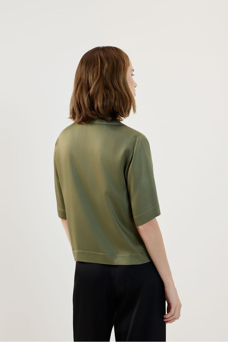 Blusa mg curta detalhe verde oliva