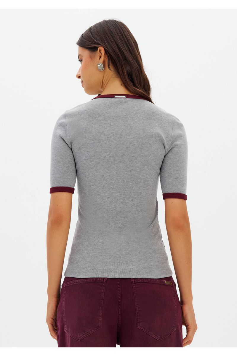 Blusa Ajustada Manga Curta