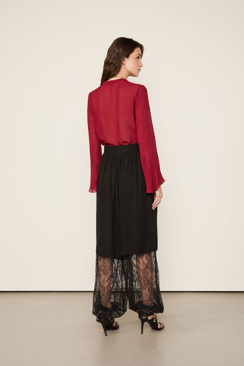 Calça De Georgette e Renda Preta Bolsos