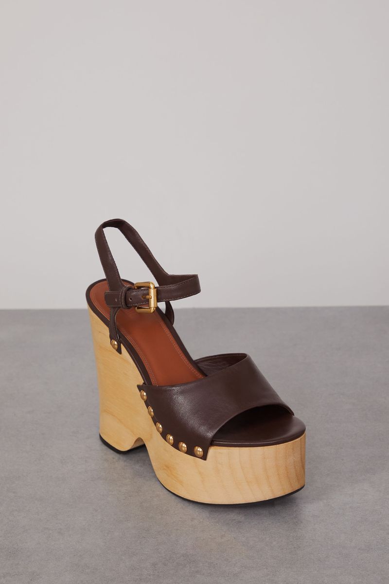 Sandalia De Couro Plataforma Tachas