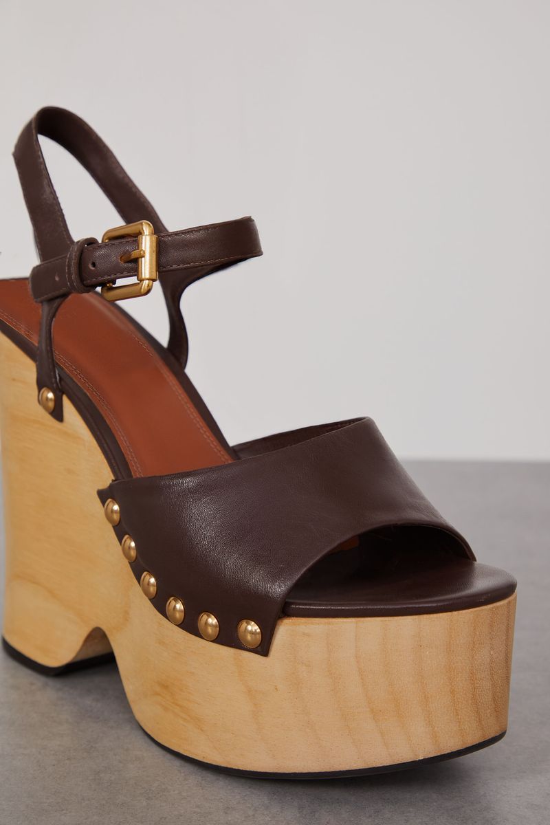 Sandalia De Couro Plataforma Tachas