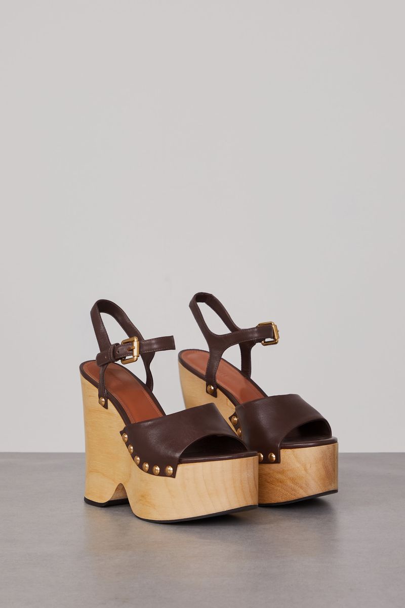 Sandalia De Couro Plataforma Tachas