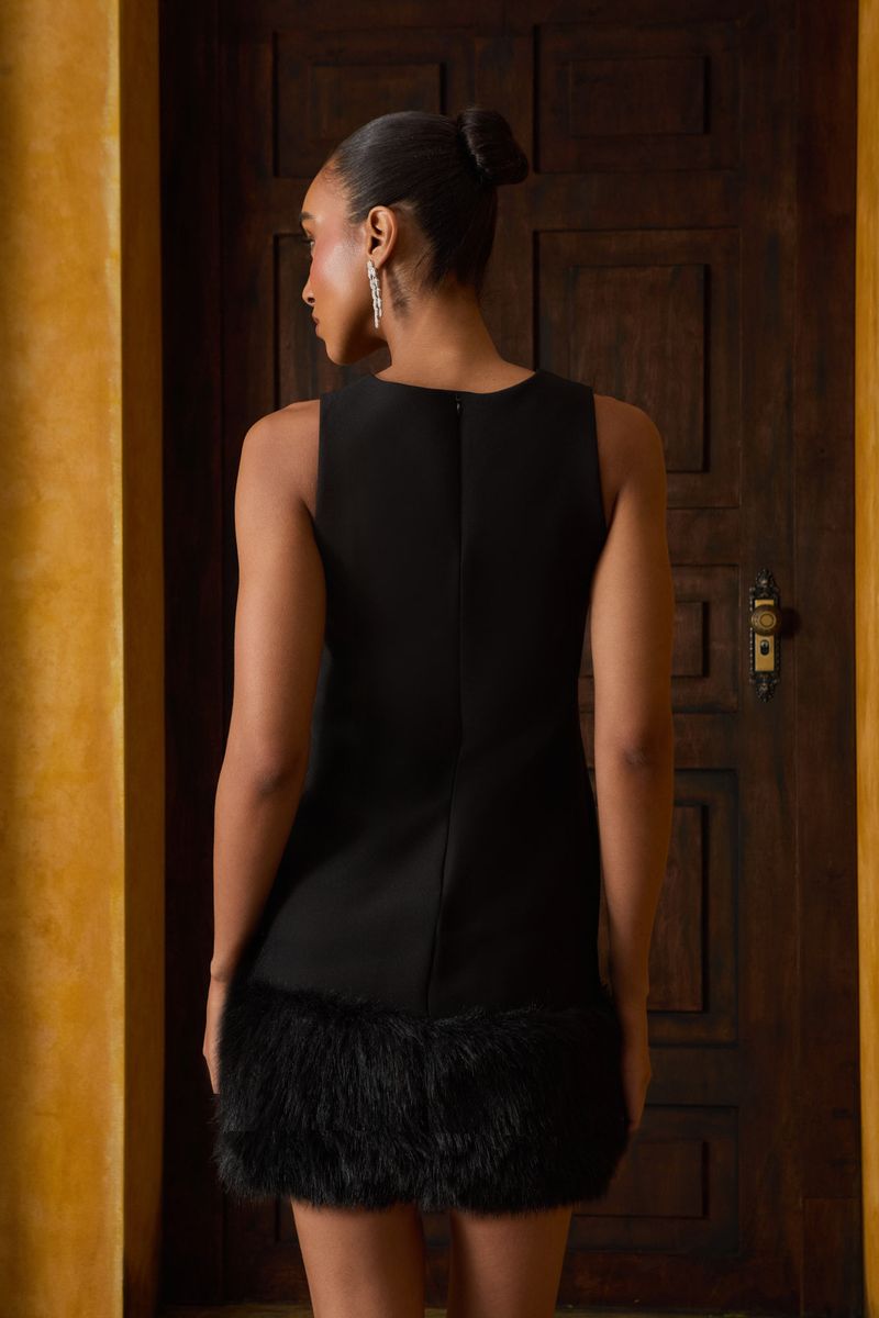 VESTIDO CURTO BARRA PELO