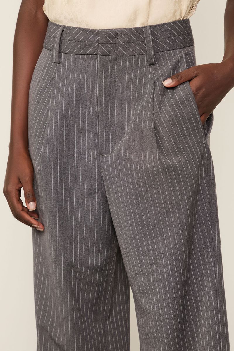 Calça Riscas Cinza Chumbo