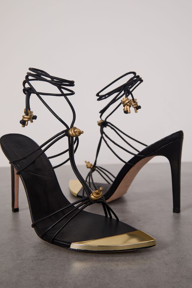 Sandalia De Couro Rolote Com Detalhe Metal
