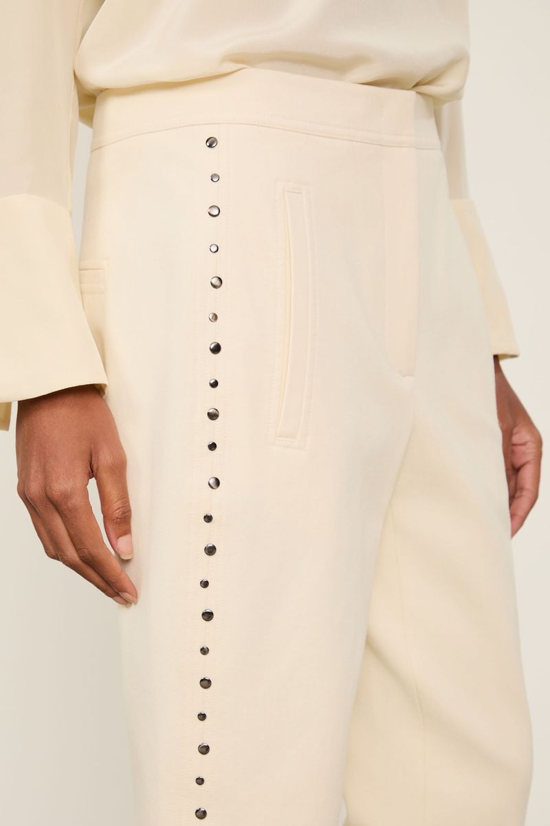 Calça Skinny Detalhe Rebites Nas Laterais