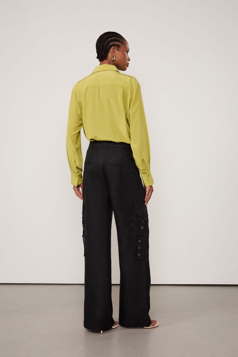Calça Com Linho Ampla Bolso Cargo Detalhe Ilhós
