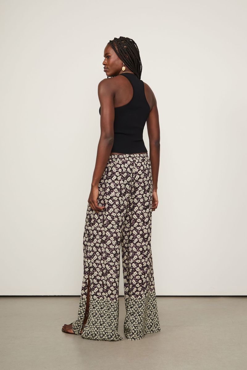 Calça Com Fenda Estampada