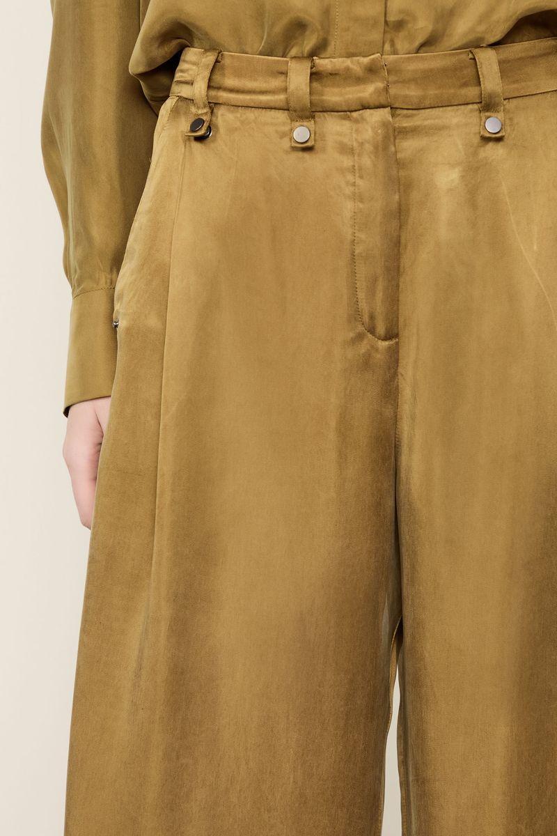 Calça Bolsos De Cupro Verde Antique Com Cinto Em Ilhós