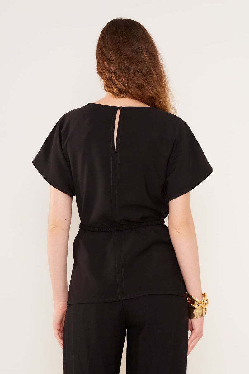 Blusa Casual Detalhe Decote - Preto