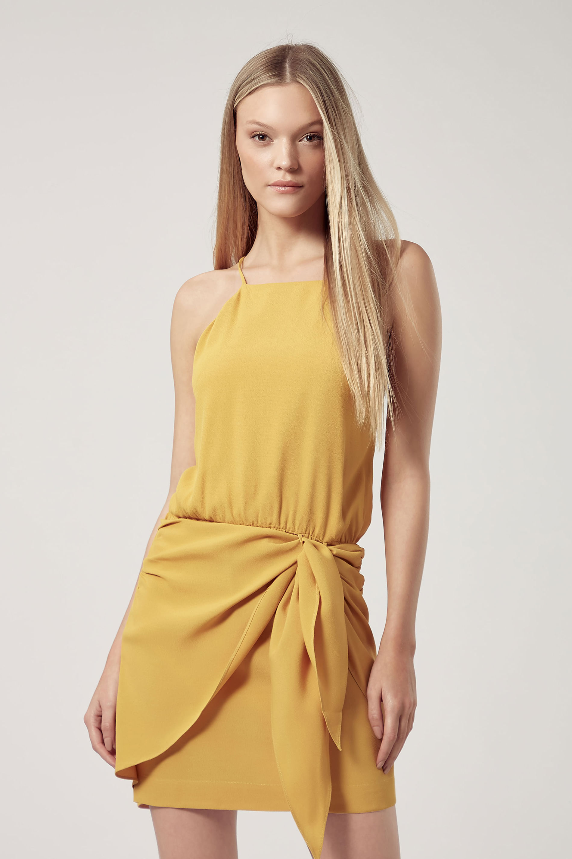 vestido crepe curto