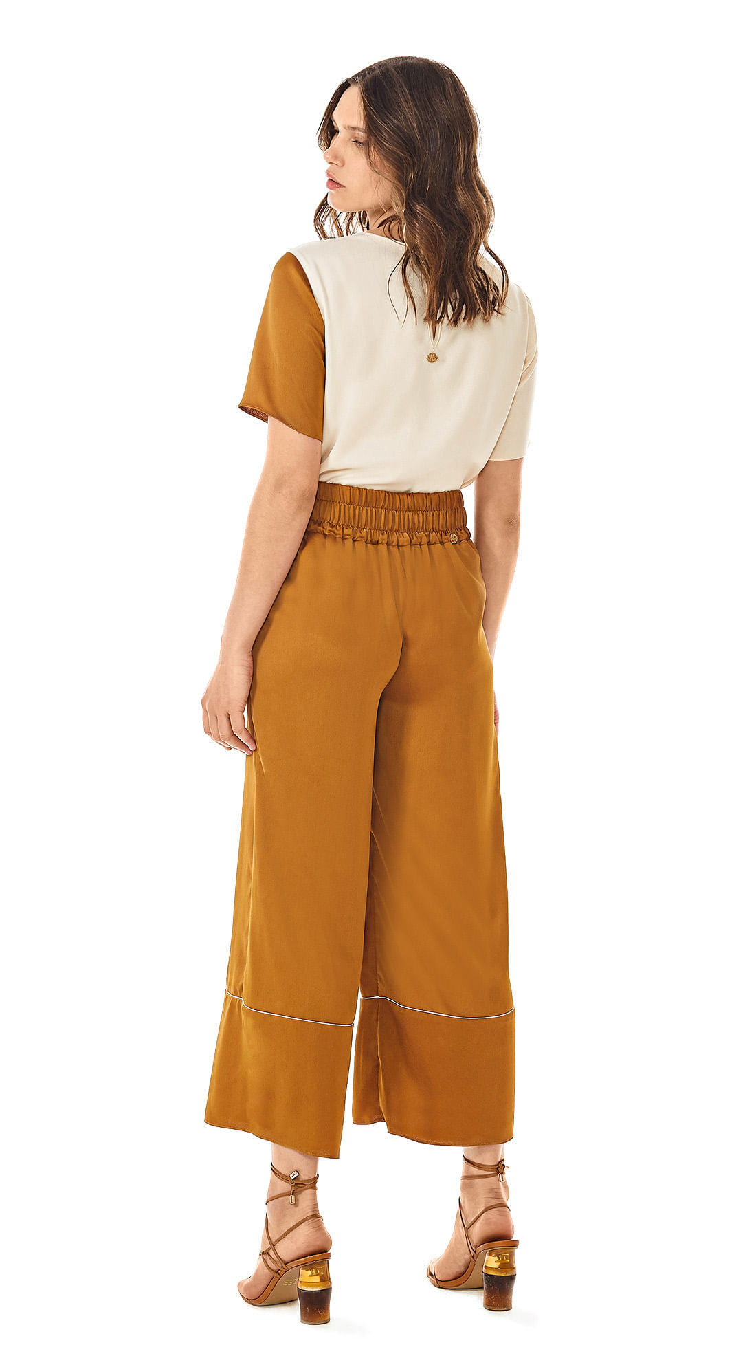calça pantacourt caramelo