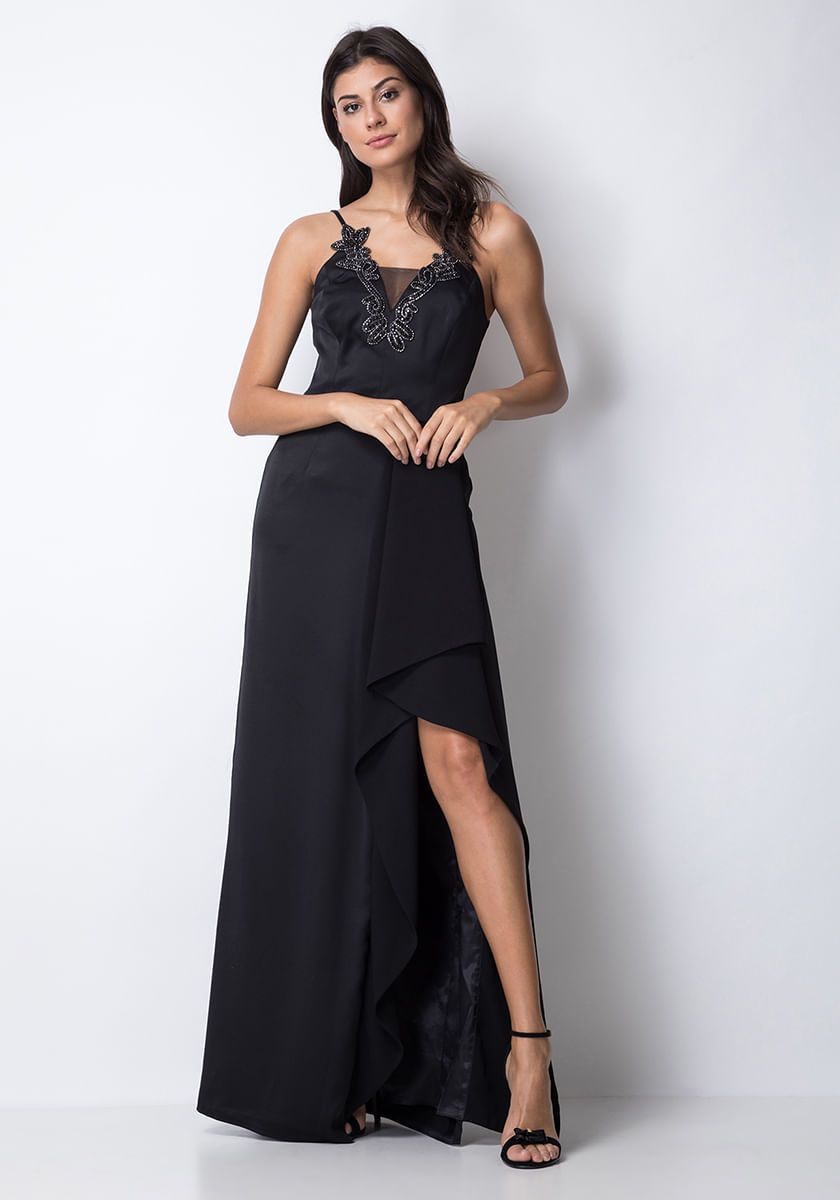 vestido longo preto com fenda e babado
