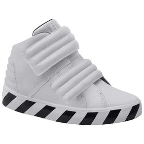 tênis branco de menino