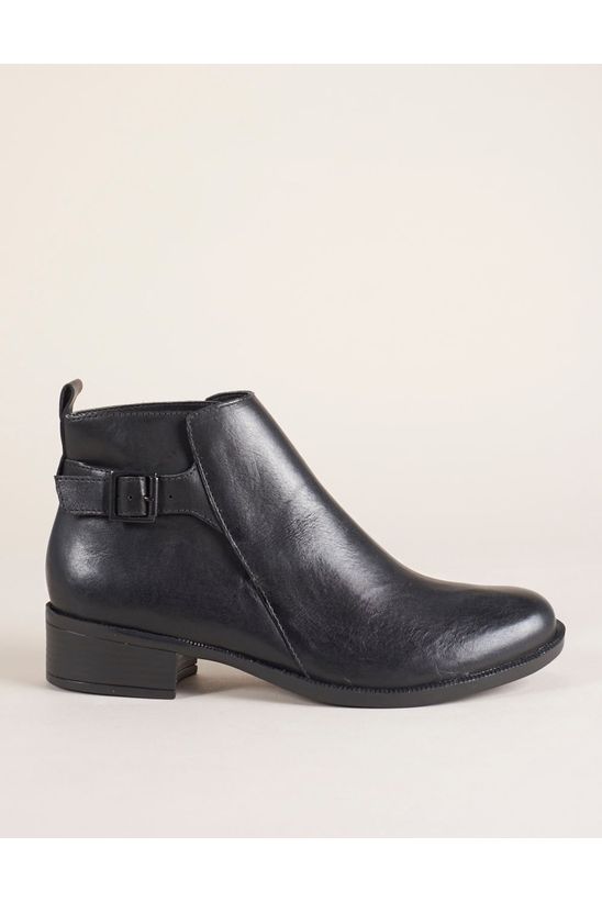 bota cano baixo com fivelas