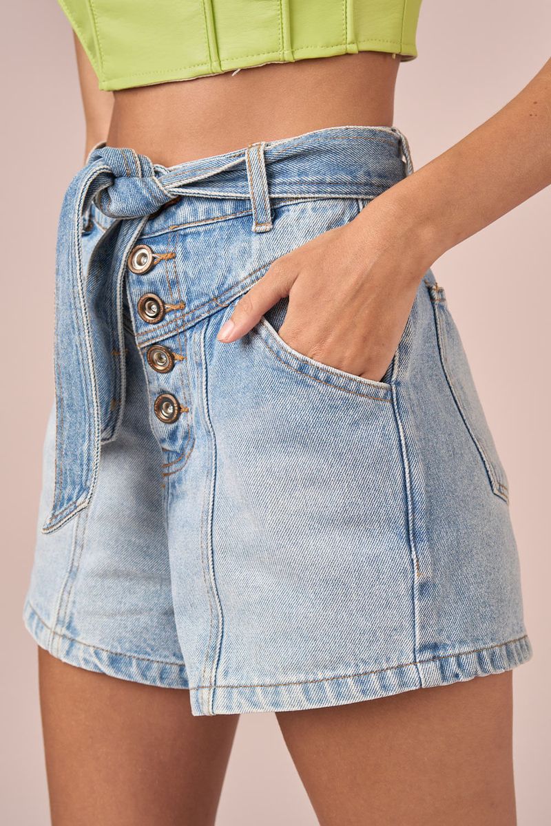 SHORT JEANS BOTOES E FAIXA - JEANS