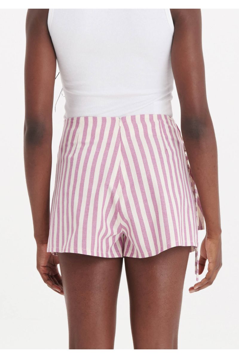 Short Saia com Transpasse Listras