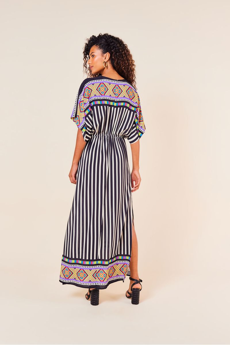 Vestido com Fenda Lateral e Manga Longa Estampa Cordilheira Colorida