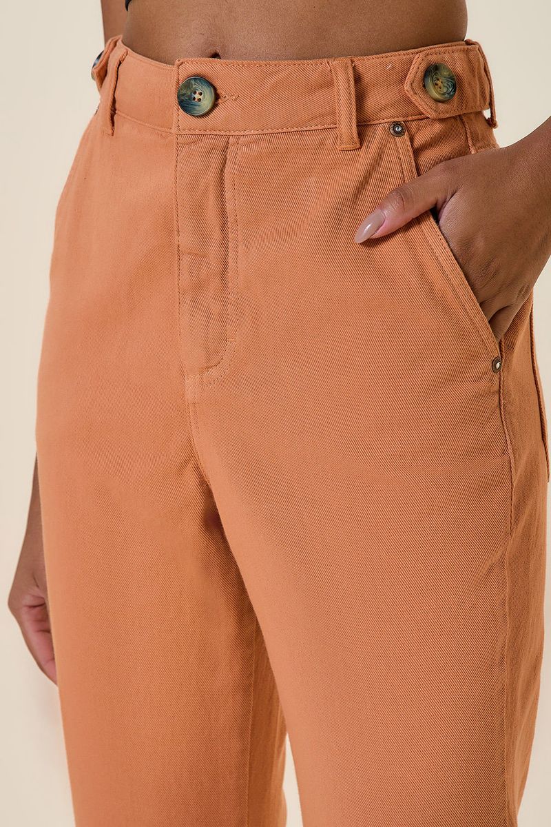 CALCA CARROT BOLSO FACA SARJA CAMEL