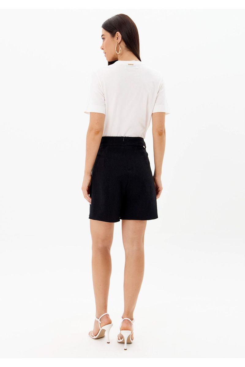 Short Descolado Com Pregas