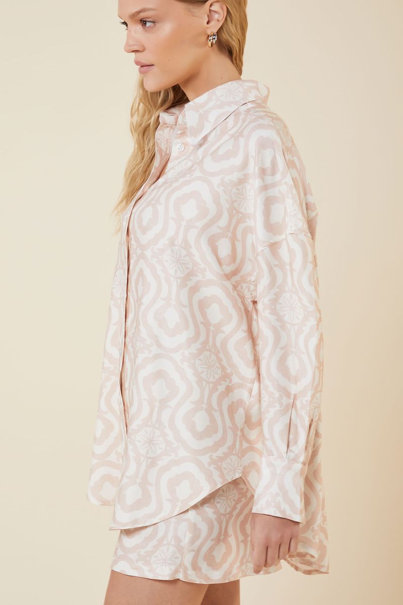 CAMISA DE BOTAO ESTAMPA ARABESCOS