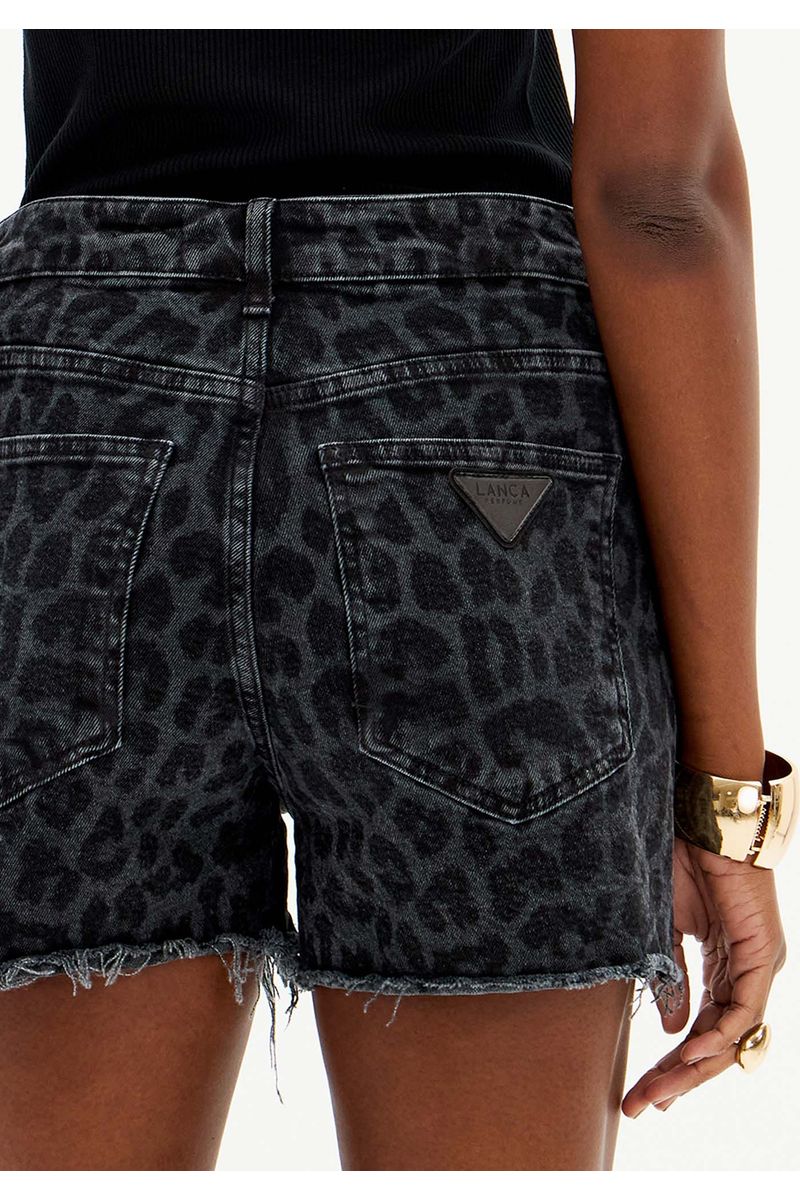 Short Jeans Hot Pants Com Cintura Super Alta E Barra A Fio