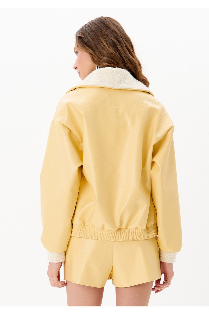 Jaqueta Oversized Com Detalhe De Pelo