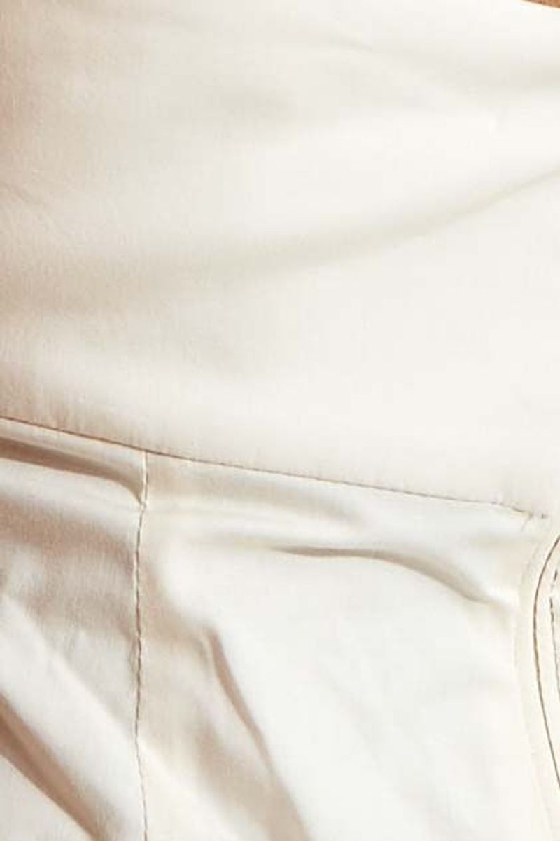 BLUSA FRENTE ÚNICA DETALHE DECOTE