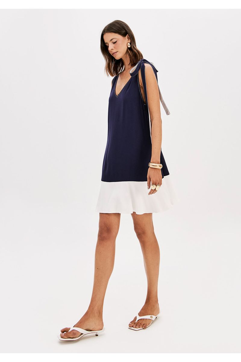 Vestido Curto Com Decote V E Amarrações