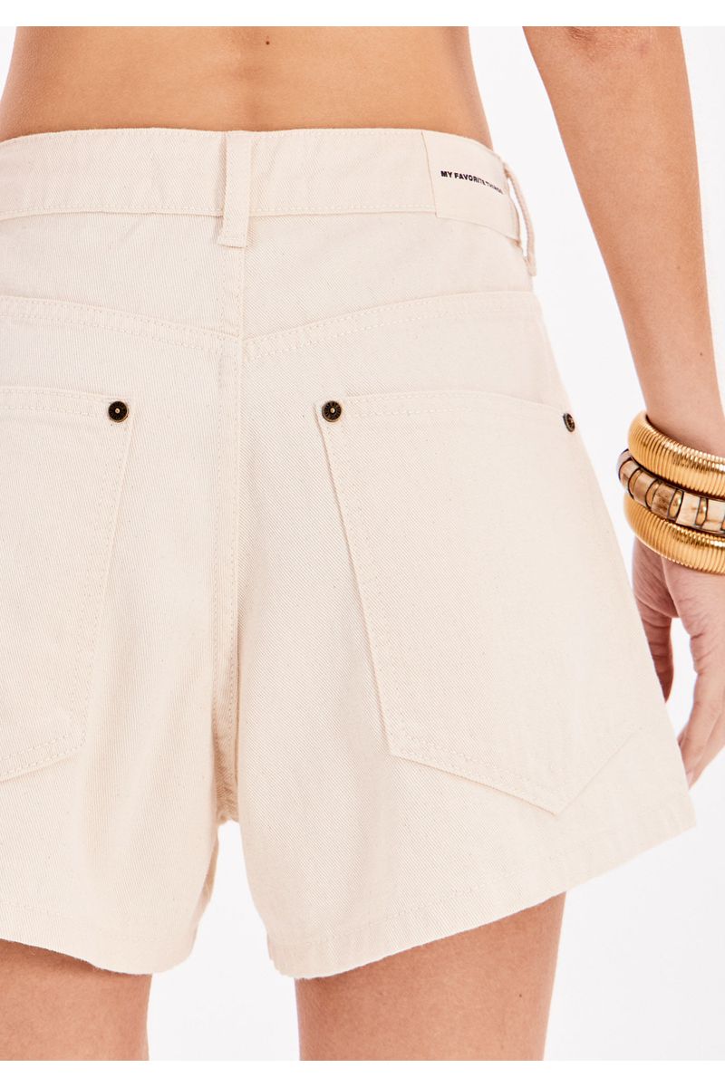 Short Sarja Comfort Cintura Alta Vazados