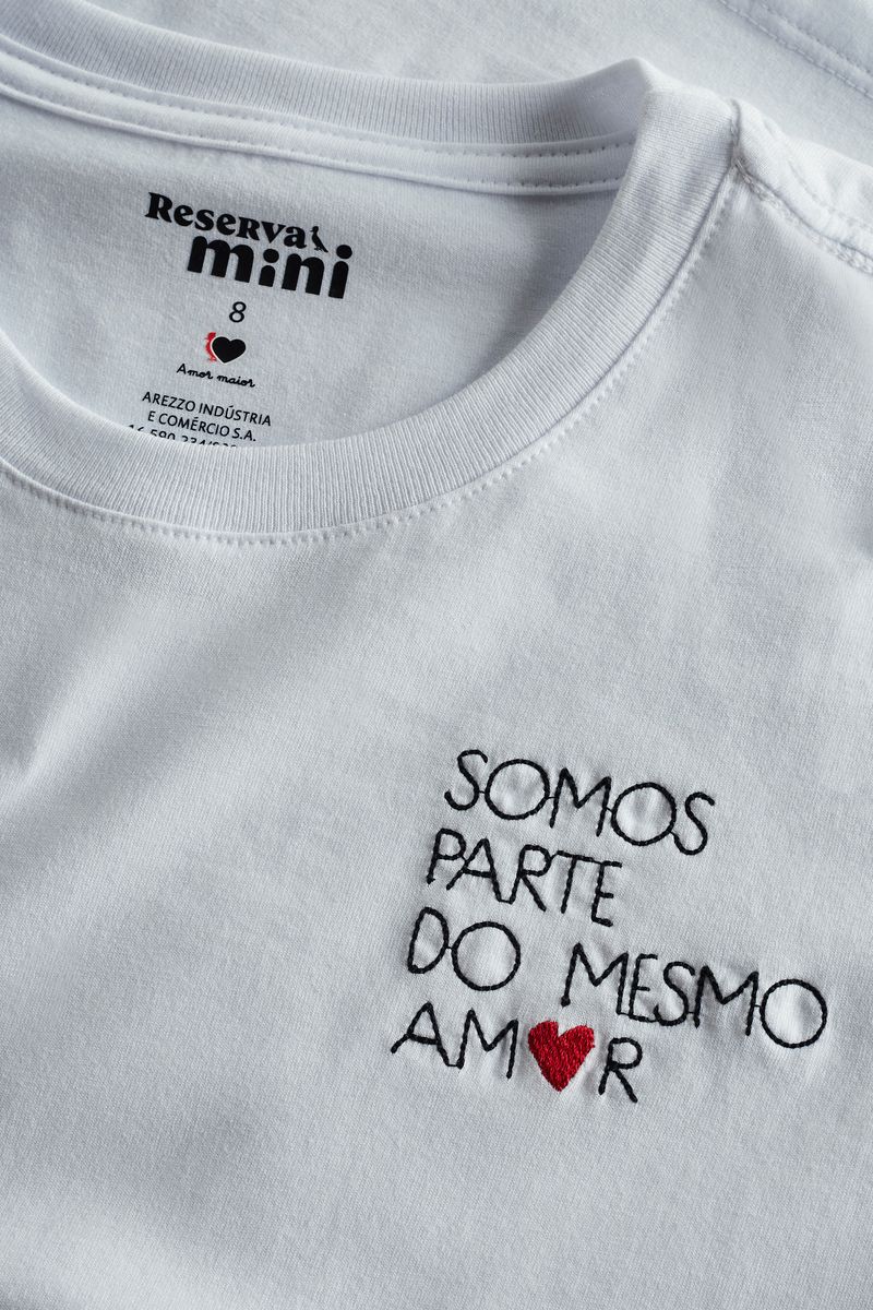 Camiseta Mini Bordado Somos Parte