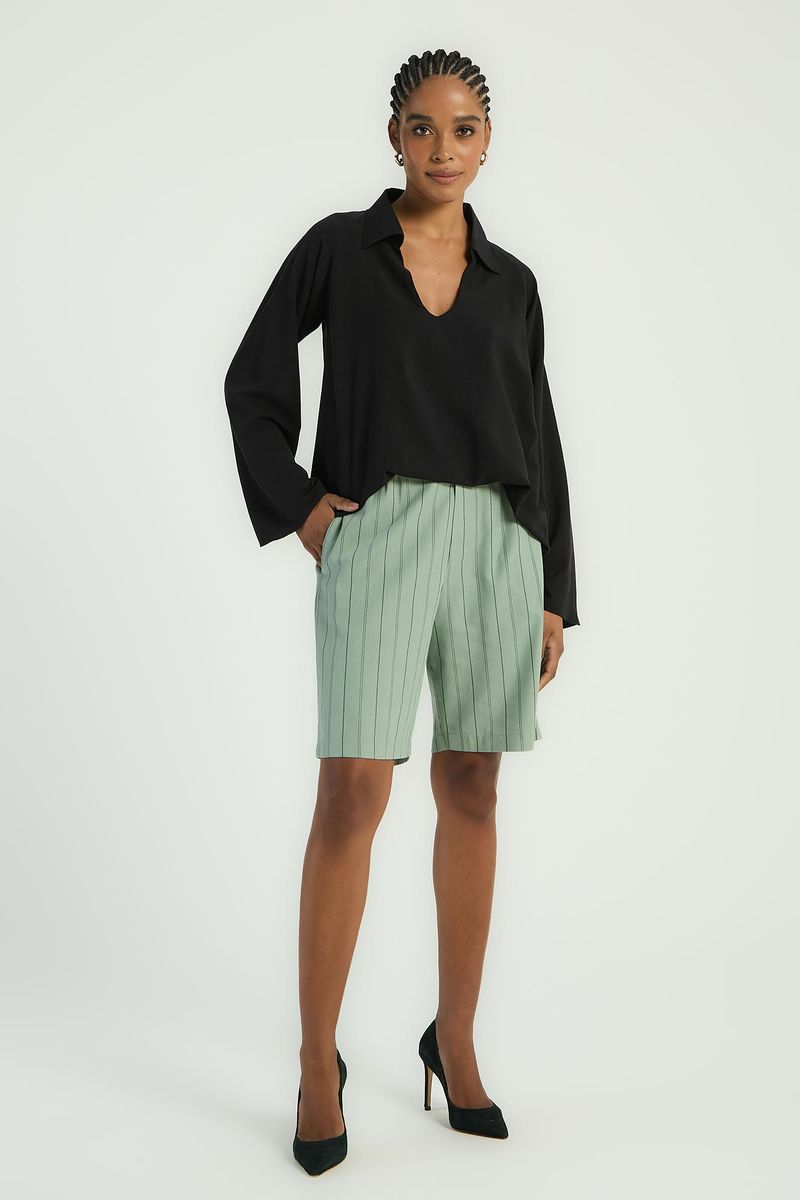 BLUSA AMPLA COM DECOTE EM V - PRETO