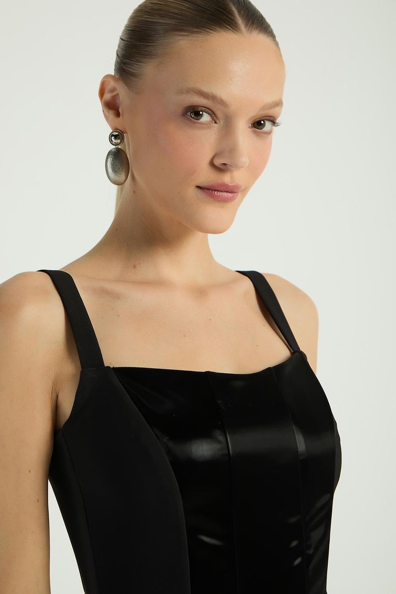 VESTIDO CURTO VINIL - PRETO