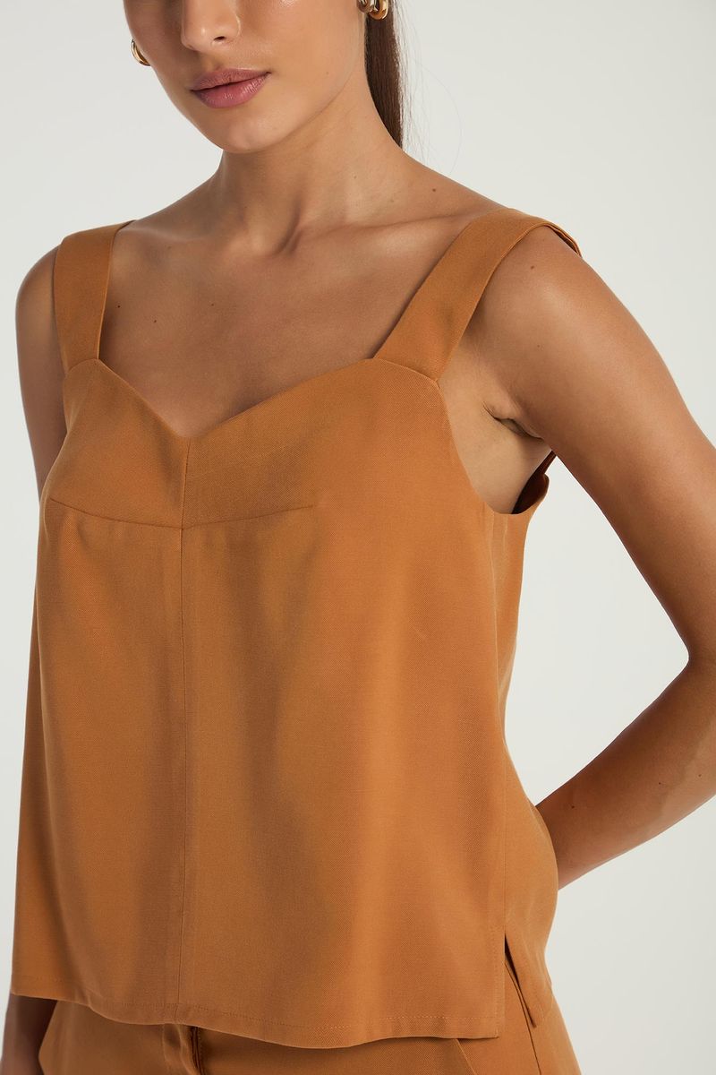 CAMISETA COM ALÇAS LARGAS - CARAMELO