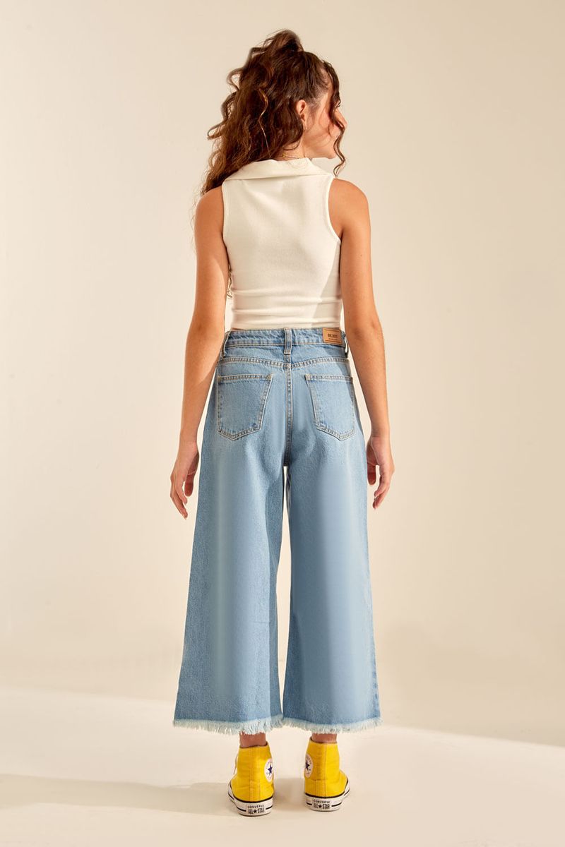 Calça Jeans Pantacourt Recortes - Jeans