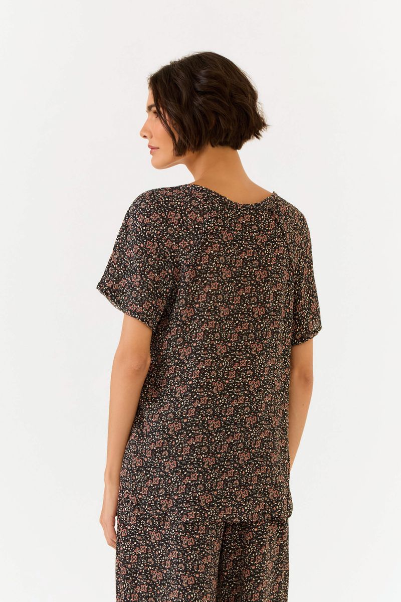 Camiseta Ggt a Fio Estampa Isla Preto