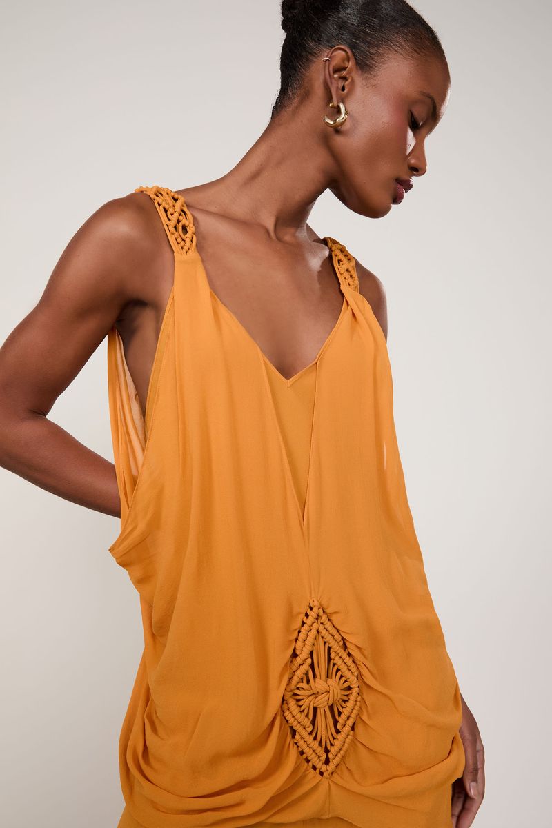 Vestido De Georgette Leve Longo Laranja Brick Com Sobreposição e Macramê