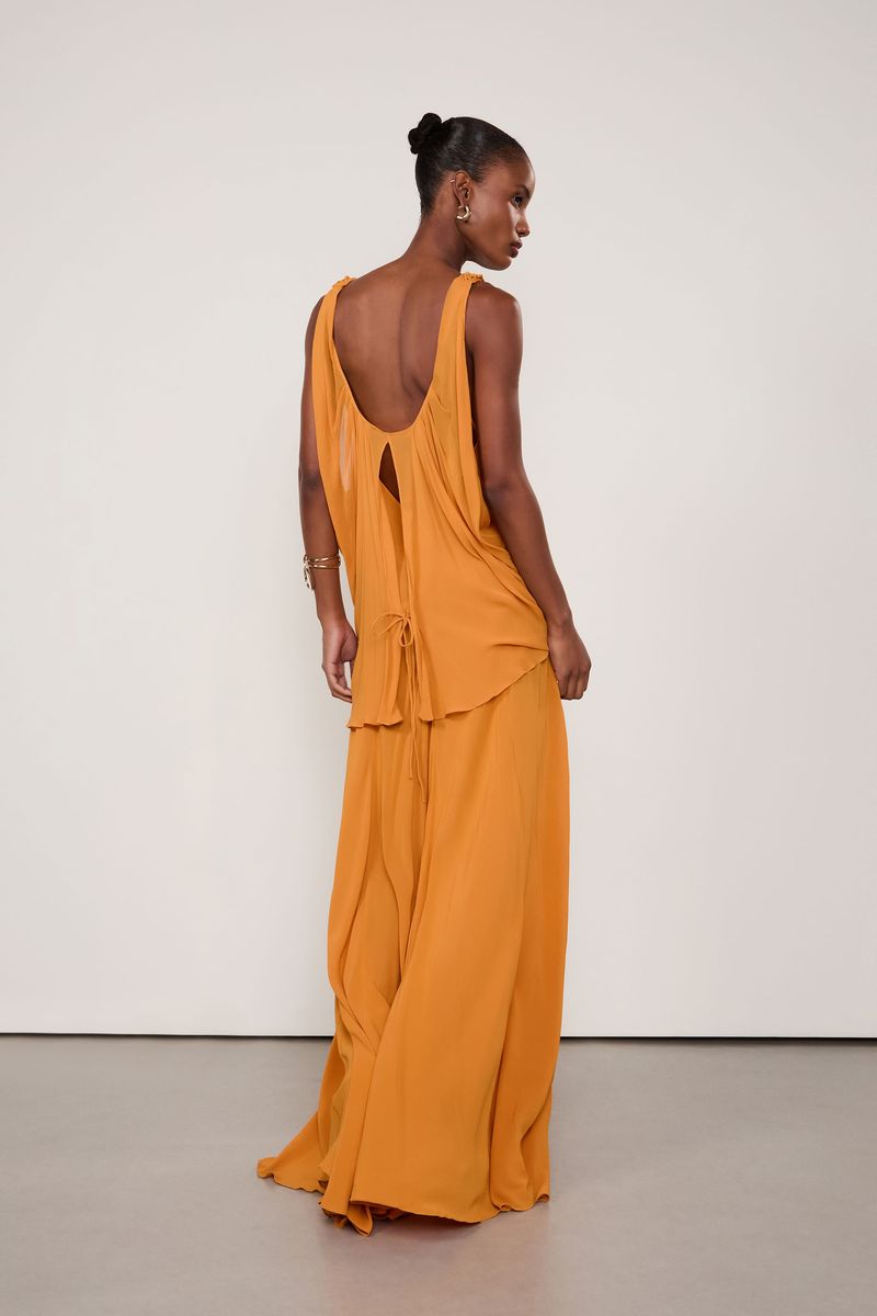 Vestido De Georgette Leve Longo Laranja Brick Com Sobreposição e Macramê