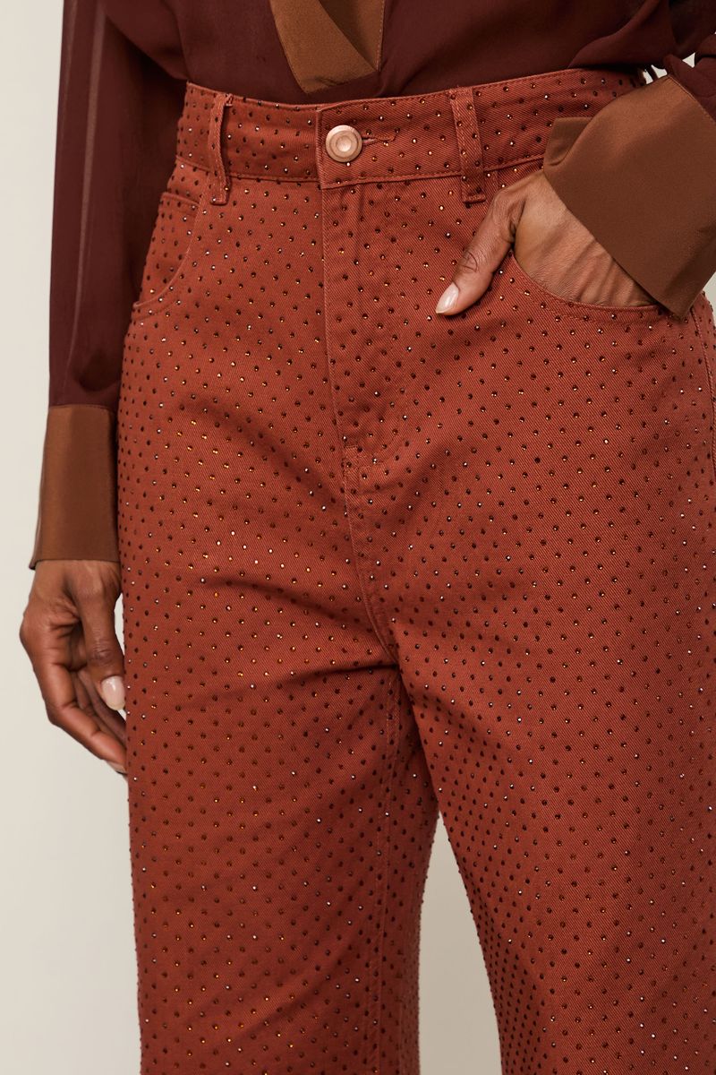 Calça Reta De Sarja Strass Marrom