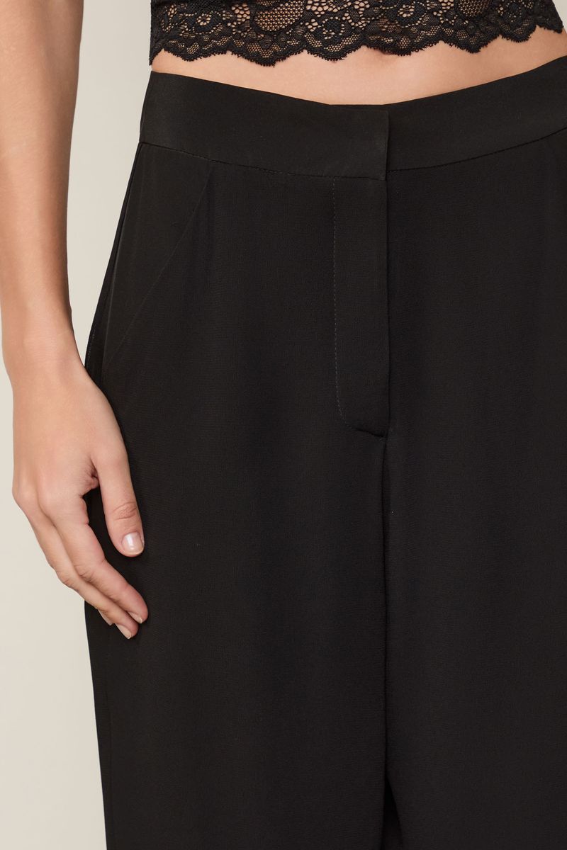Calça De Georgette Reta Com Bolsos