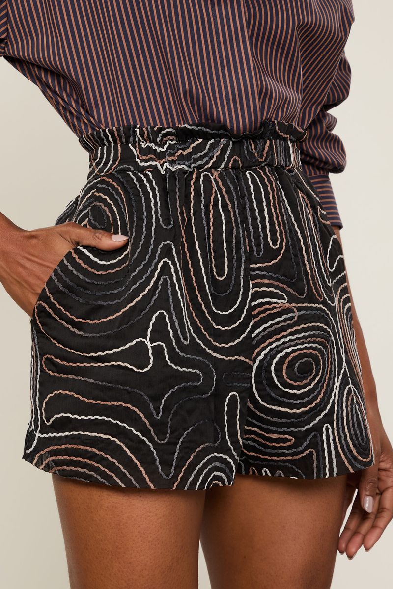 Short De Georgette Amplo Com Bordado