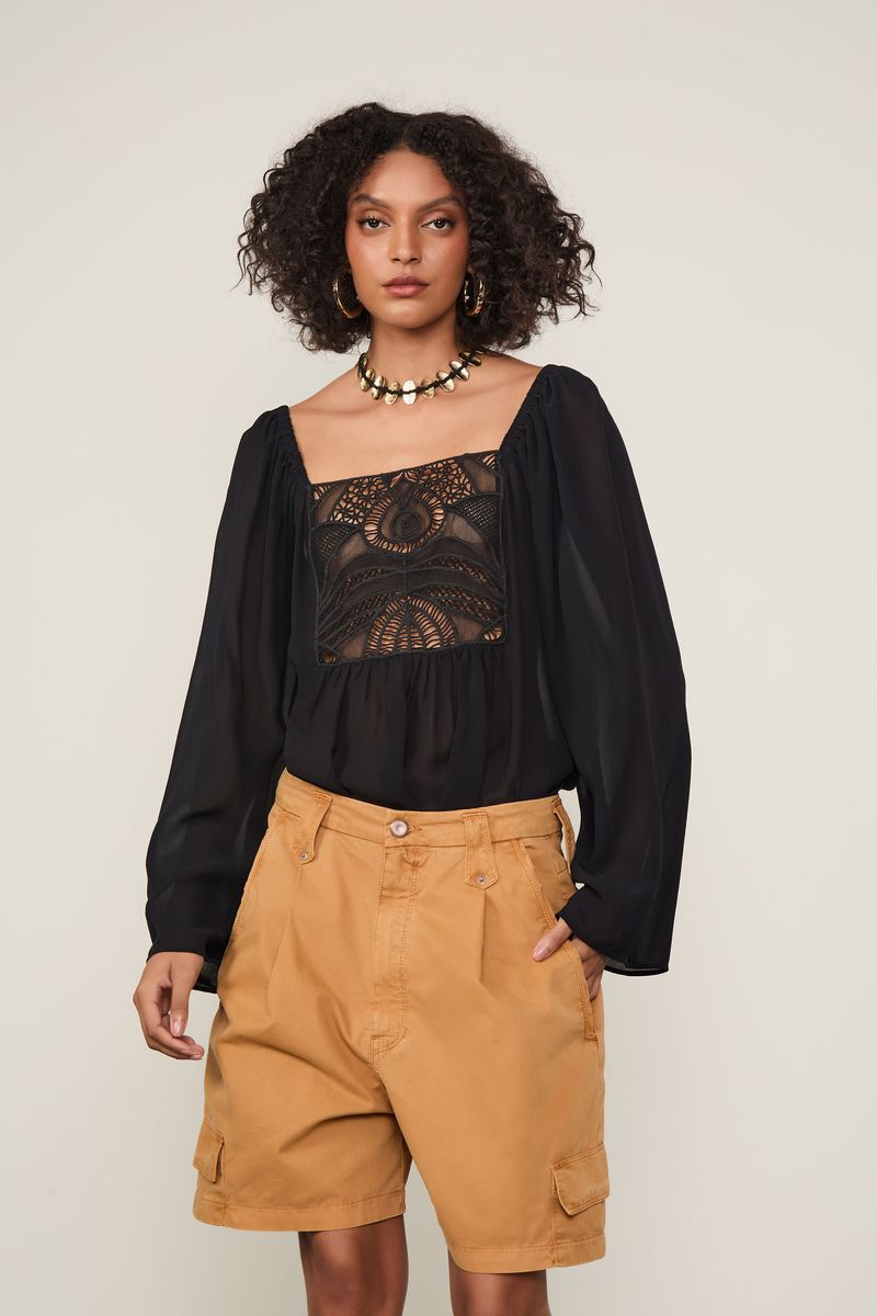 Blusa De Georgette Pesado Manga Ampla Preta Com Pala De Renda