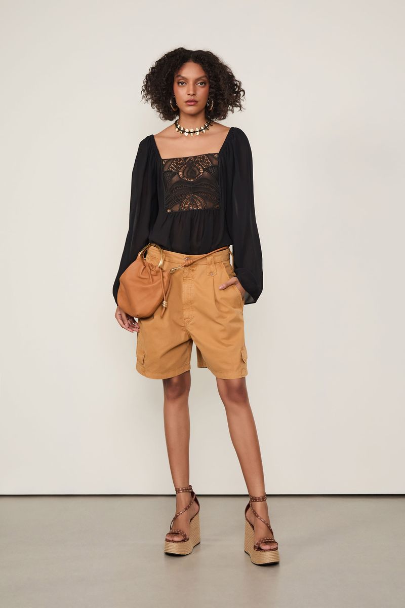 Blusa De Georgette Pesado Manga Ampla Preta Com Pala De Renda