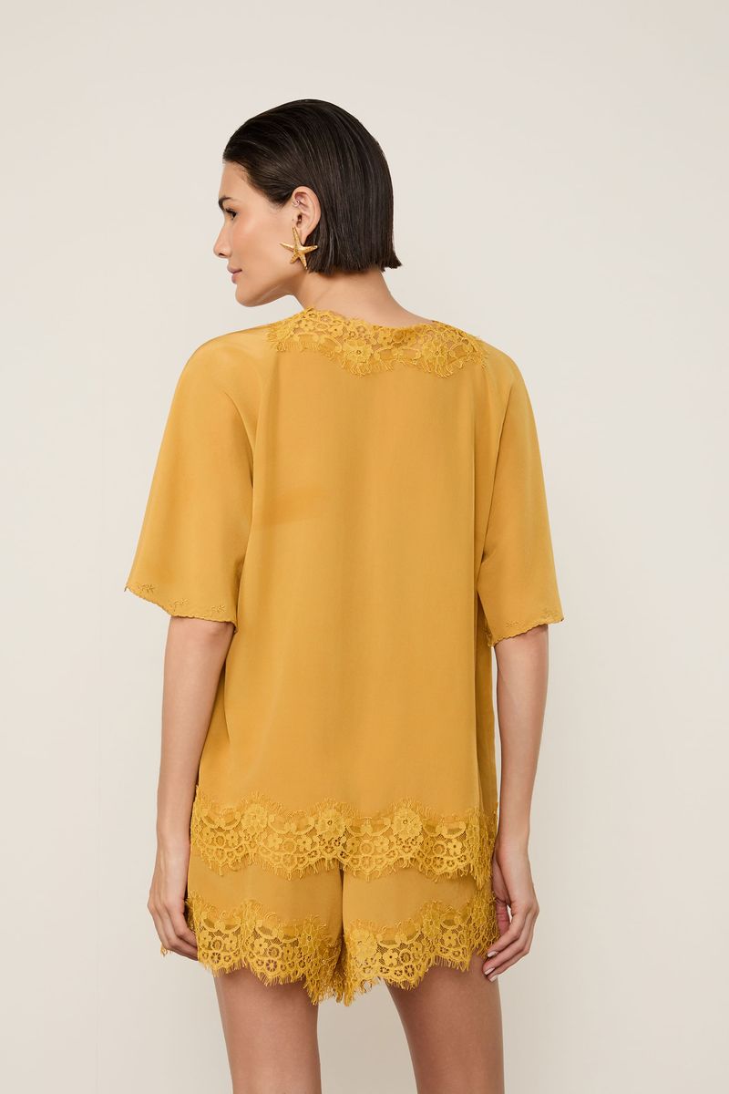 Blusa De Georgette Caramelo Solar Com Detalhe De Renda