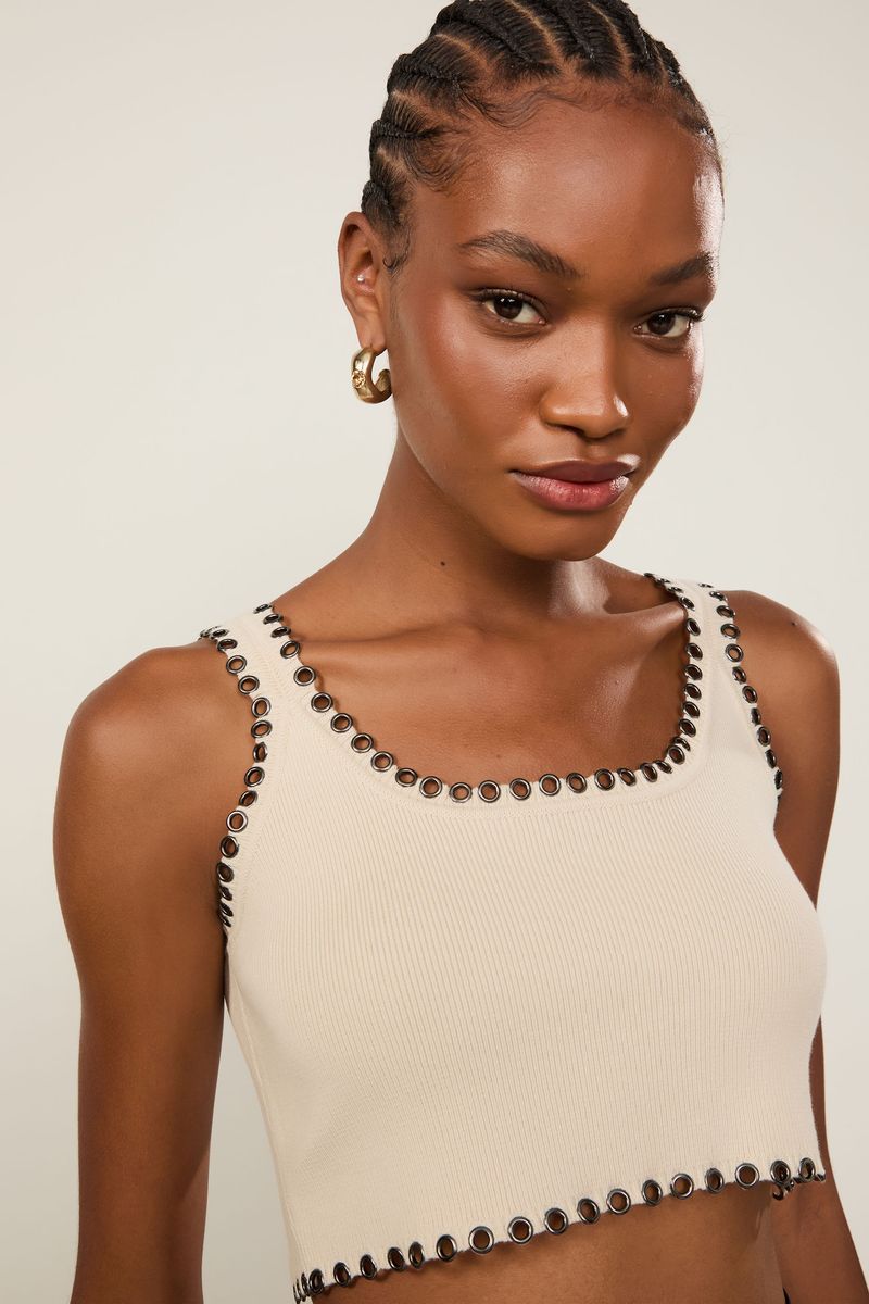 Top Cropped De Tricot Com Ilhós Detalhe Decote