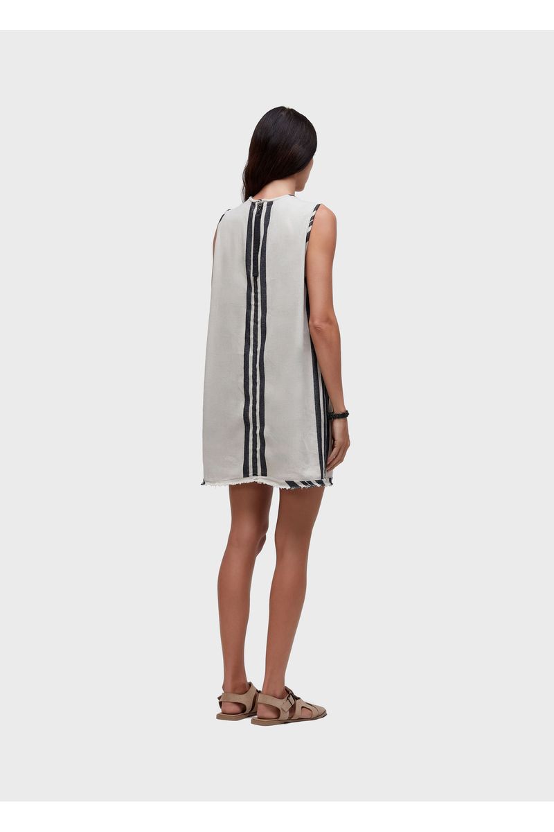 Vestido curto pranchao