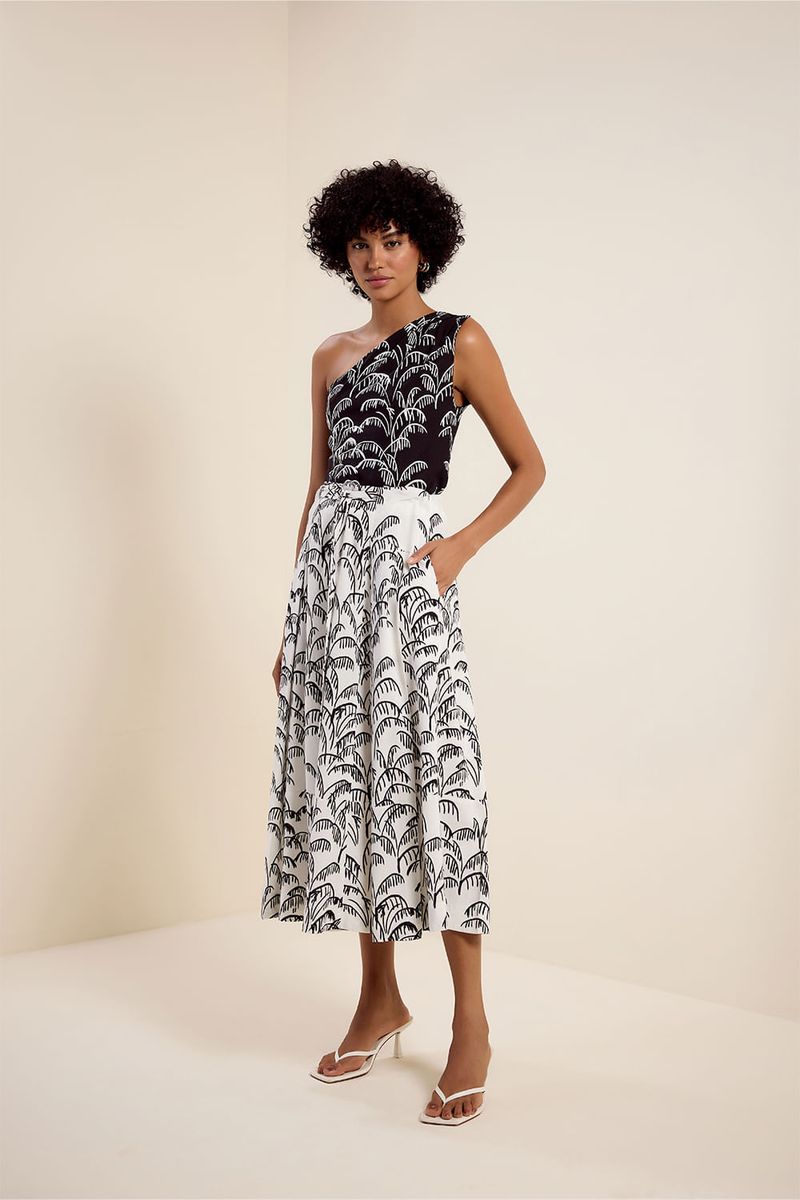 Blusa ombro pregas palmeira flora preto com off white